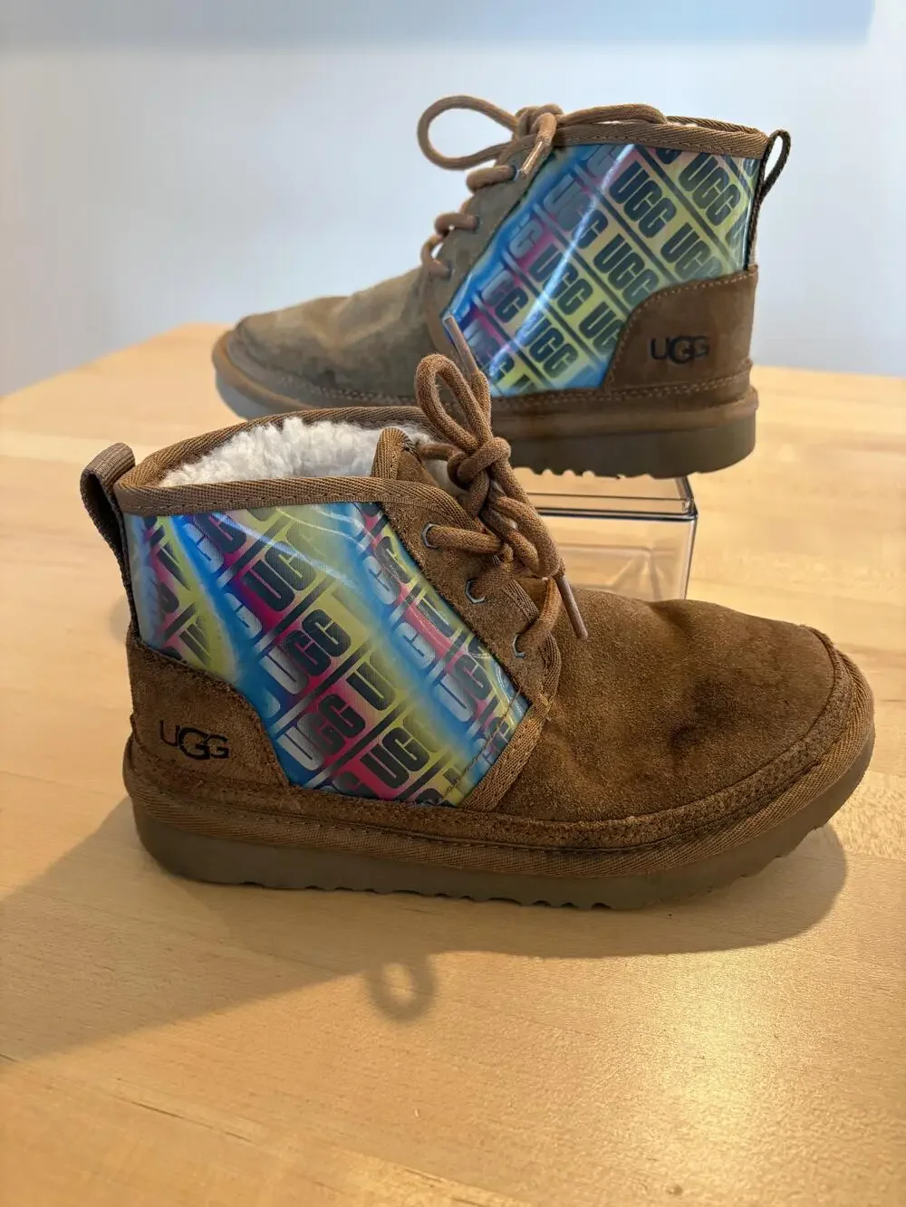 UGG Neumel Chromatic Boots Kids Size 2 Brown Suede Logo Panel Lace Up Shearling
